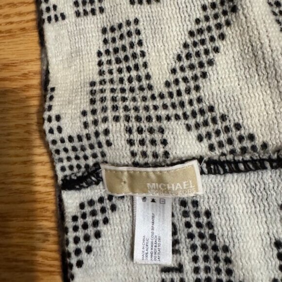 Michael Kors Leopard Print Infinity Scarf - Picture 2 of 5